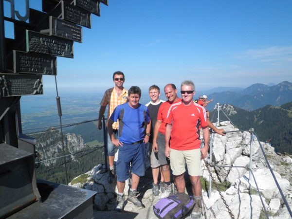 Grossansicht in neuem Fenster: Erneuerung der Absturzsicherungen durch Ehrenamtliche 2012 (2) Grossansicht in neuem Fenster: Erneuerung der Absturzsicherungen durch Ehrenamtliche 2012 (1)